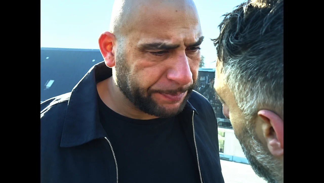 KI-überarbeitete Filmszene aus dem bereitgestellten H4R4M-Clip